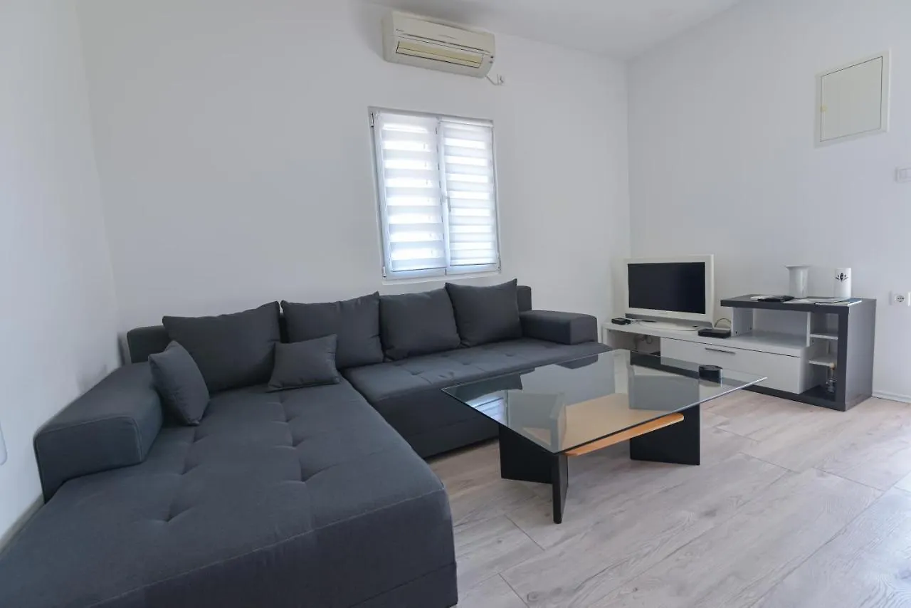 Apartment Brsec Villa Anda S Apartmanima I Bazenom Croatia