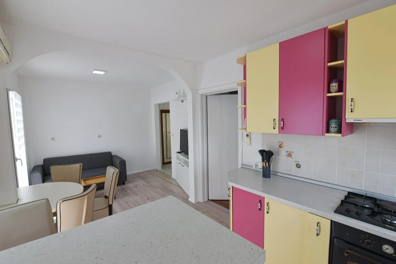 Apartment Brsec Villa Anda S Apartmanima I Bazenom Croatia
