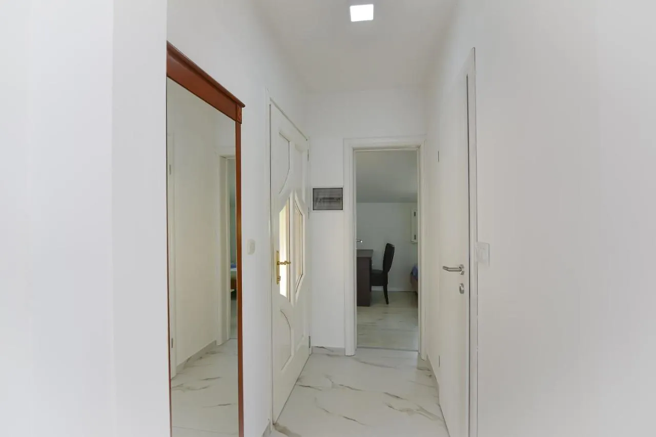 Brsec Villa Anda S Apartmanima I Bazenom