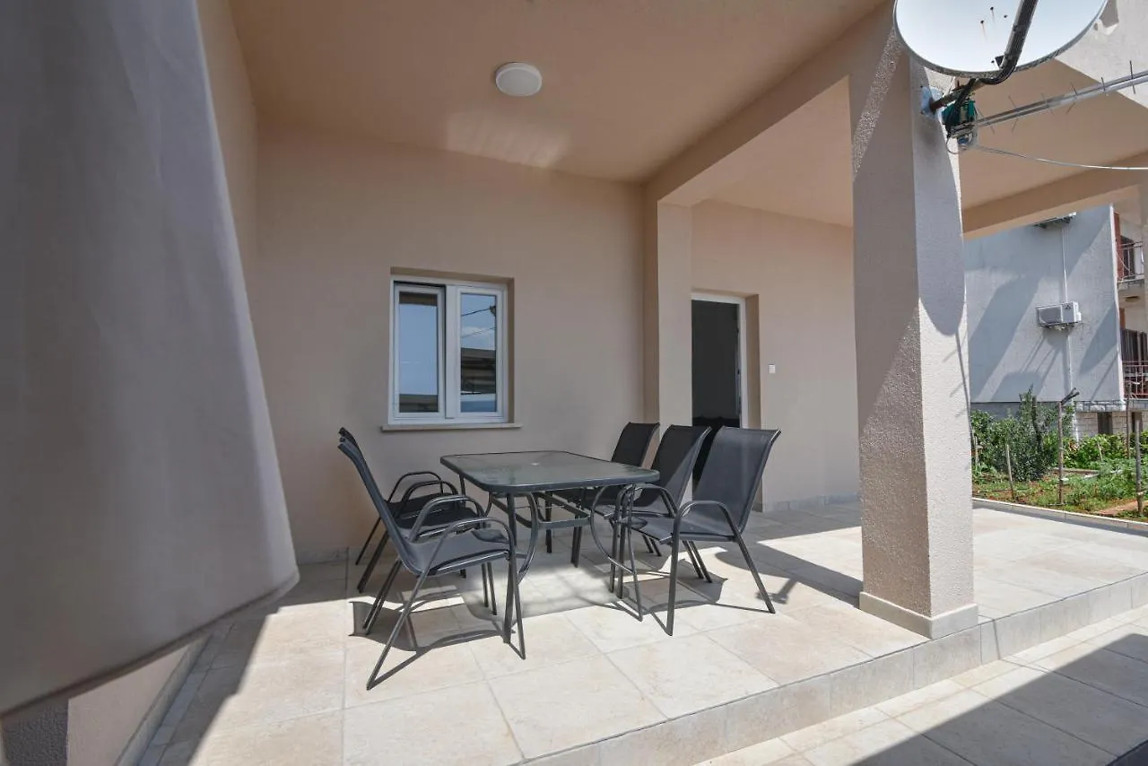 Brsec Villa Anda S Apartmanima I Bazenom Apartment
