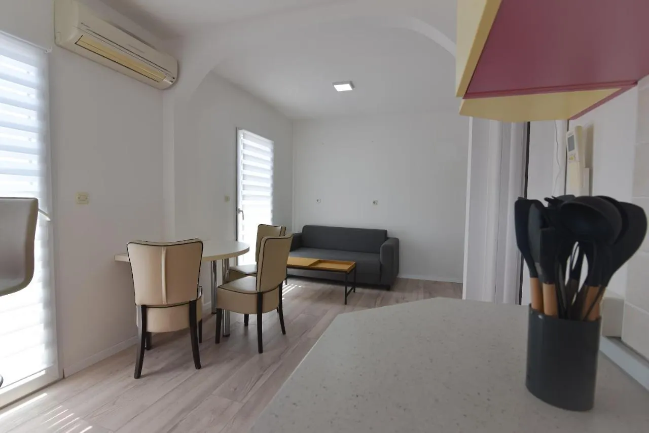Apartment Brsec Villa Anda S Apartmanima I Bazenom