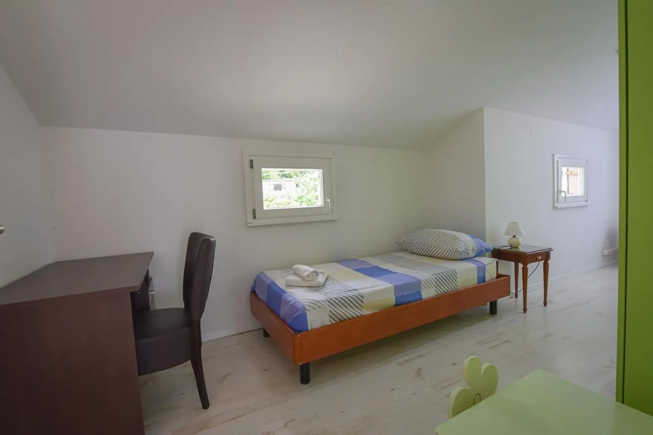דירה Brsec Villa Anda S Apartmanima I Bazenom קרואטיה