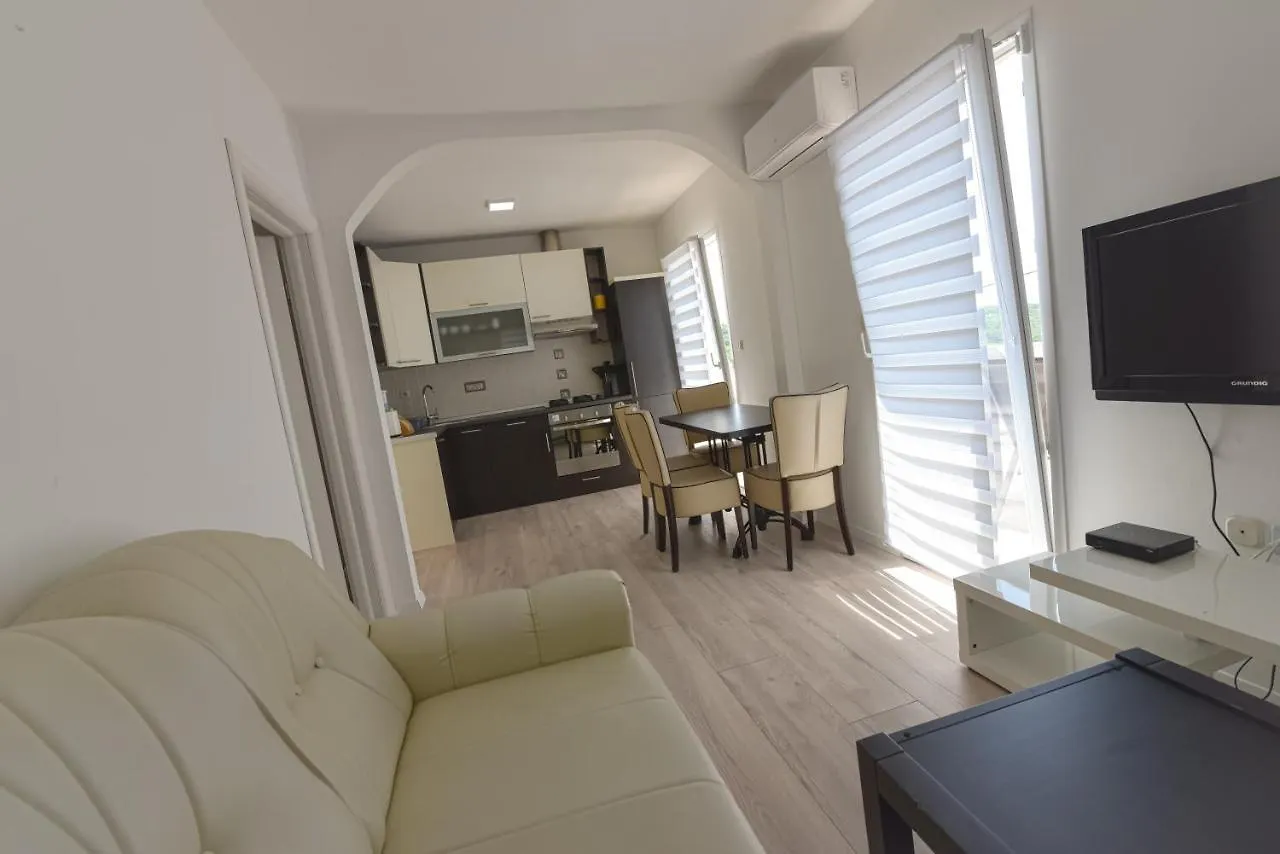 דירה Brsec Villa Anda S Apartmanima I Bazenom