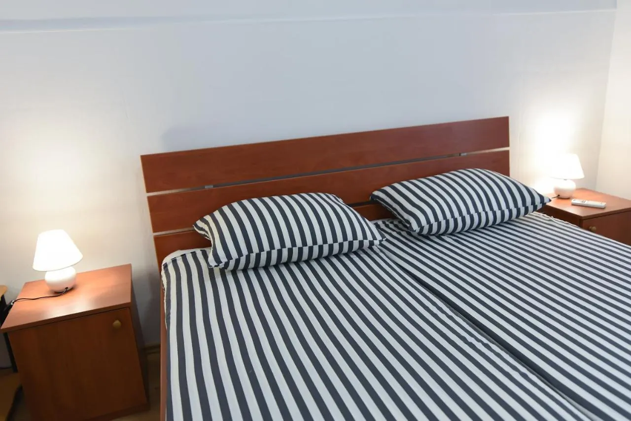 דירה Brsec Villa Anda S Apartmanima I Bazenom