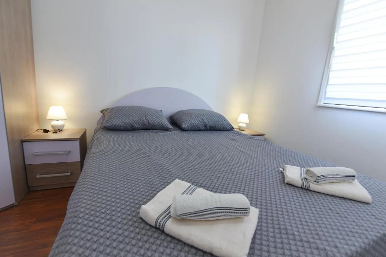Brsec Villa Anda S Apartmanima I Bazenom קרואטיה